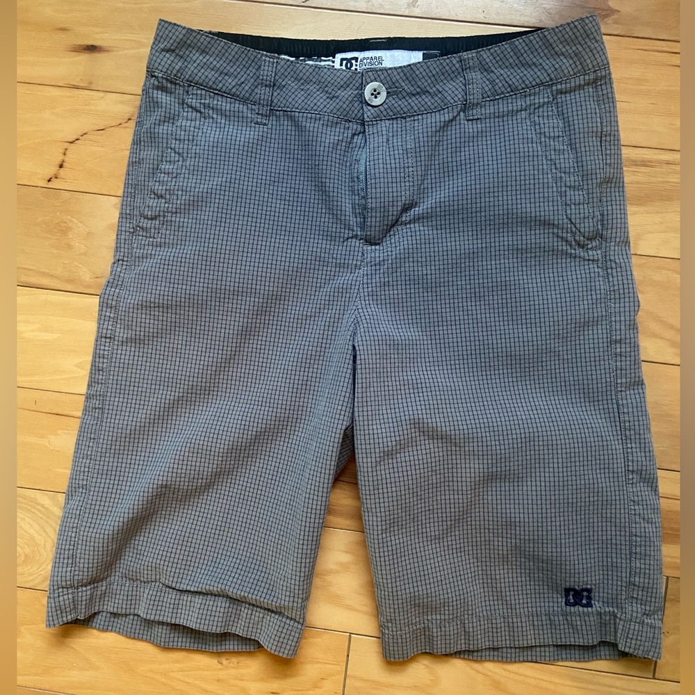 Boys DC shoe Plaid Shorts Size 27‎ Youth Gray Chino Skate Shorts